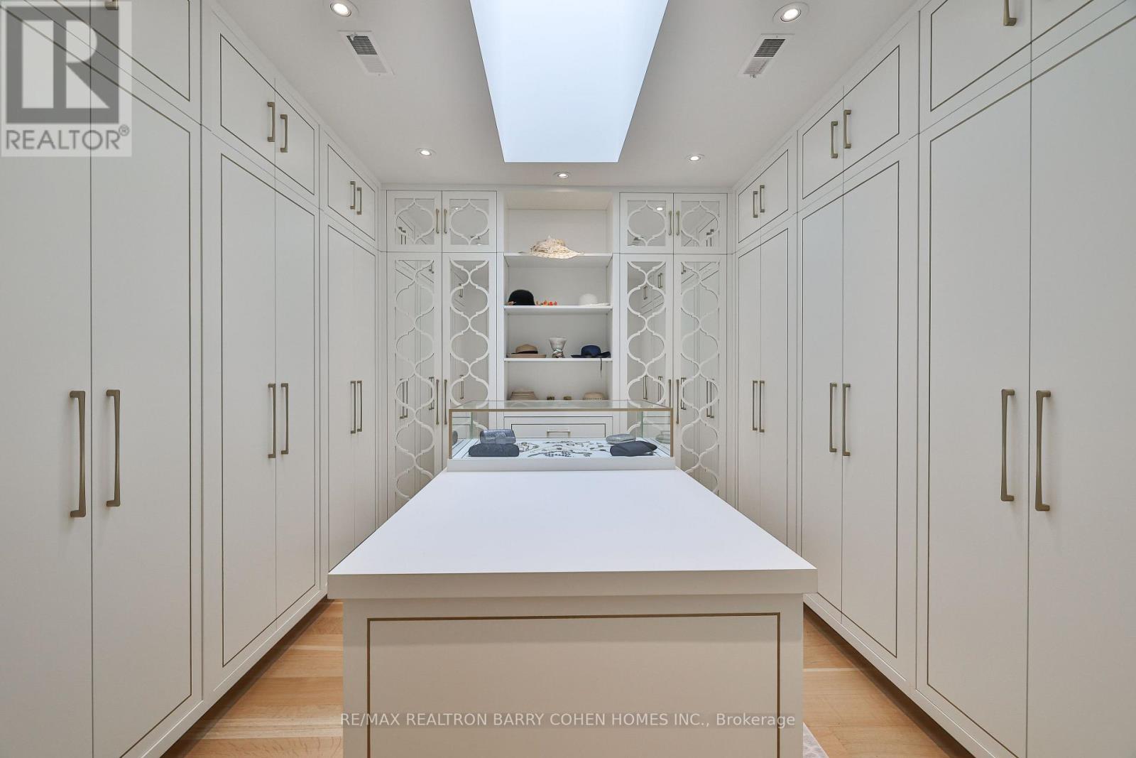 33 Stratheden Road, Toronto, ON - Indoor Photo Showing Laundry Room