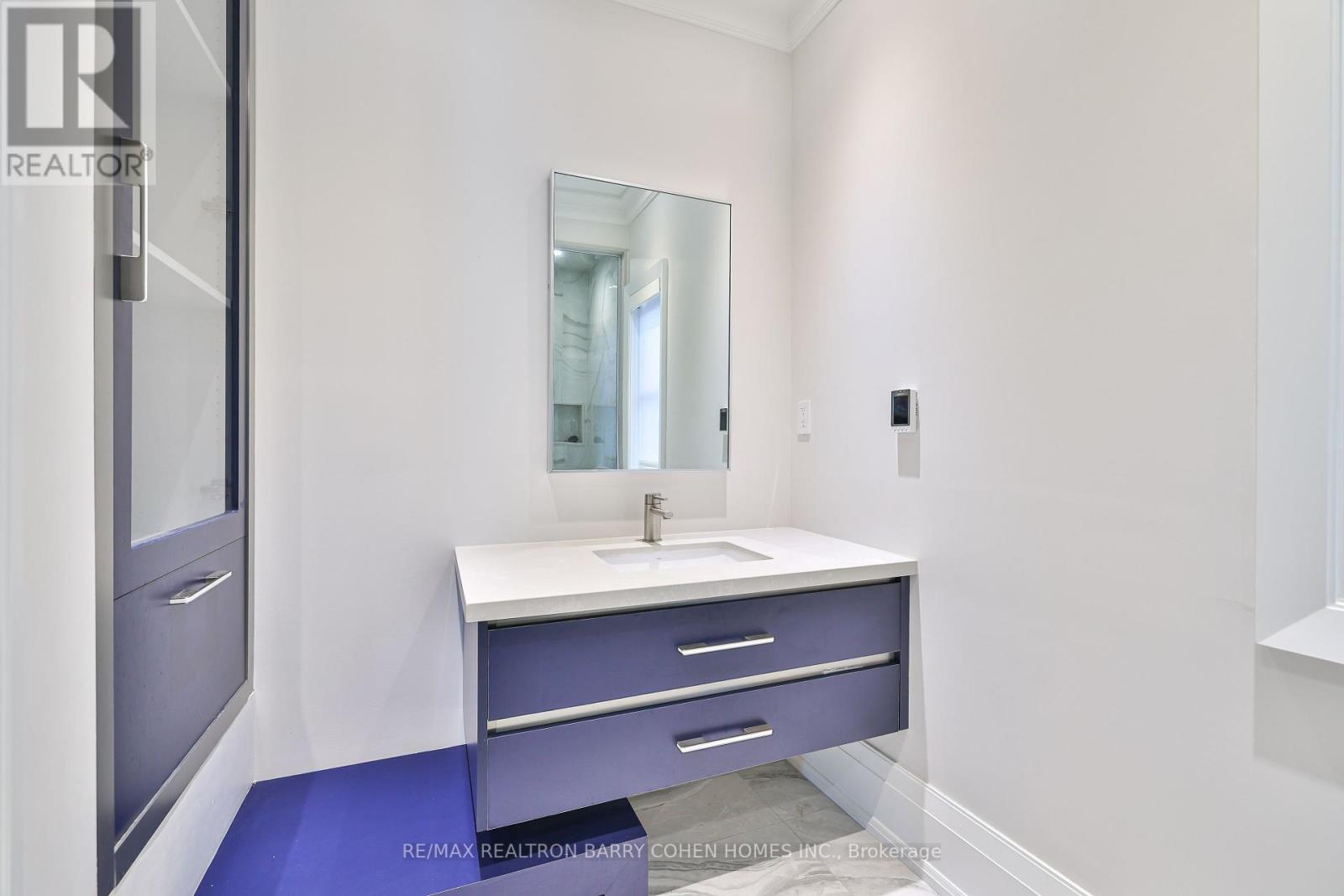 33 Stratheden Road, Toronto, ON - Indoor Photo Showing Bathroom