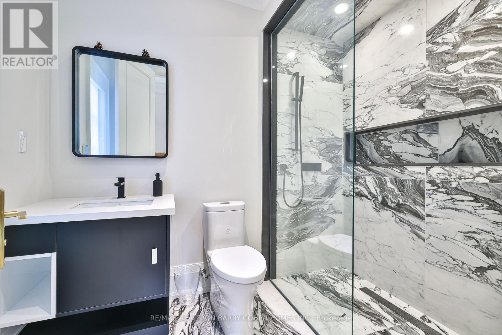 33 Stratheden Road, Toronto, ON - Indoor Photo Showing Bathroom