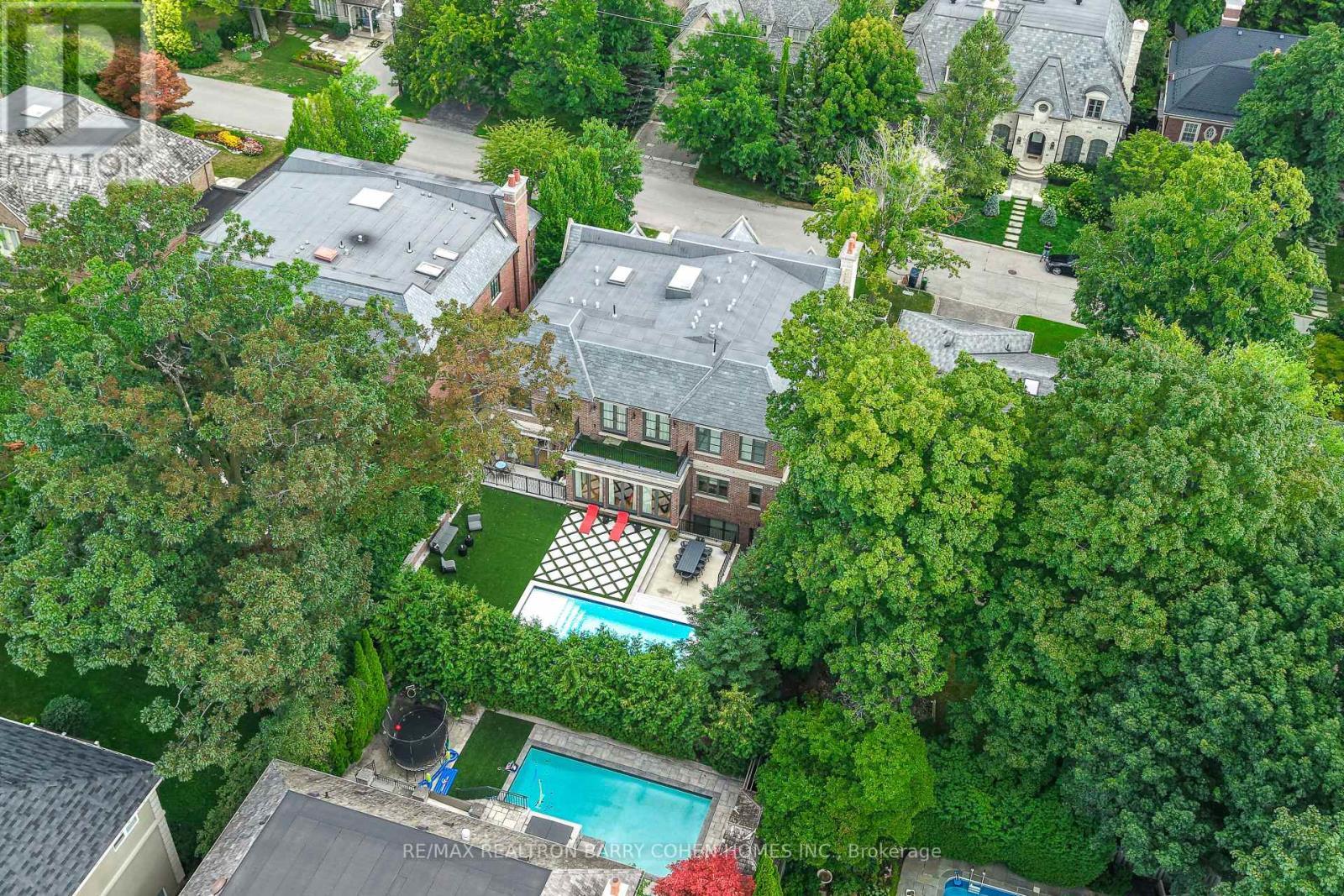 33 Stratheden Road, Toronto, ON - Outdoor With In Ground Pool