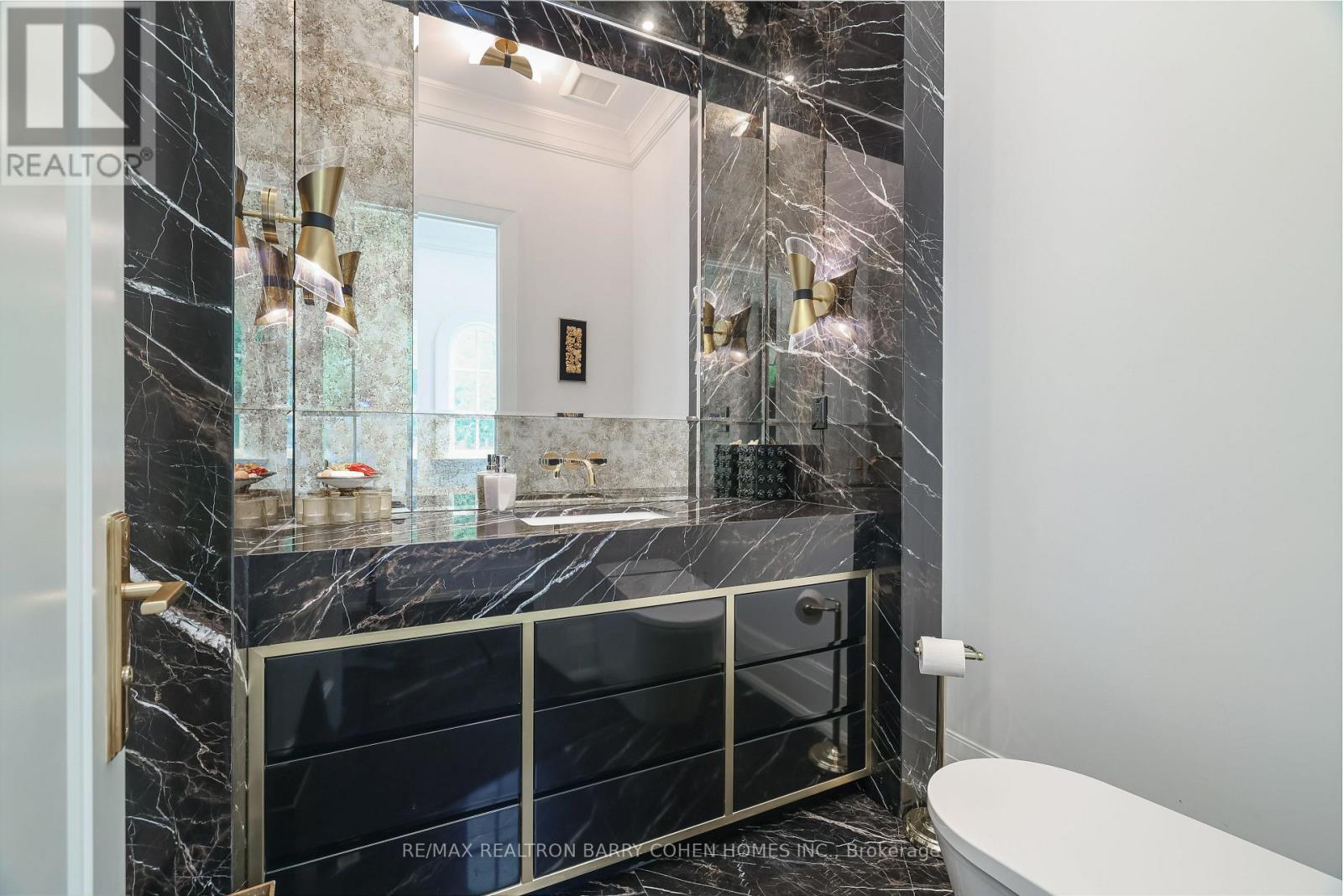 33 Stratheden Road, Toronto, ON - Indoor Photo Showing Bathroom