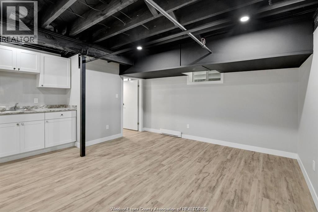 1094 Lincoln Road, Windsor, ON - Indoor