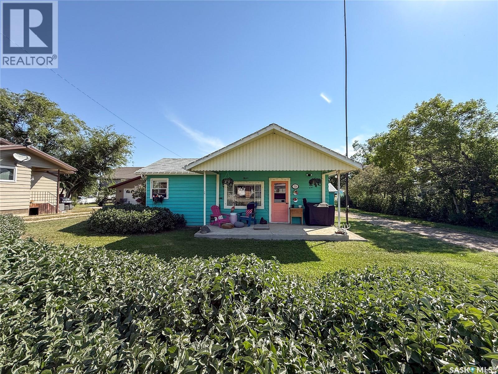 114 1St Street W, Frontier, SK - Outdoor