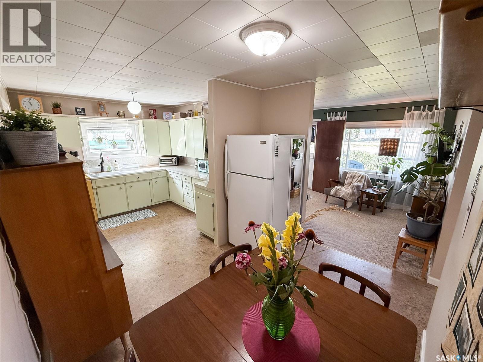 114 1St Street W, Frontier, SK - Indoor