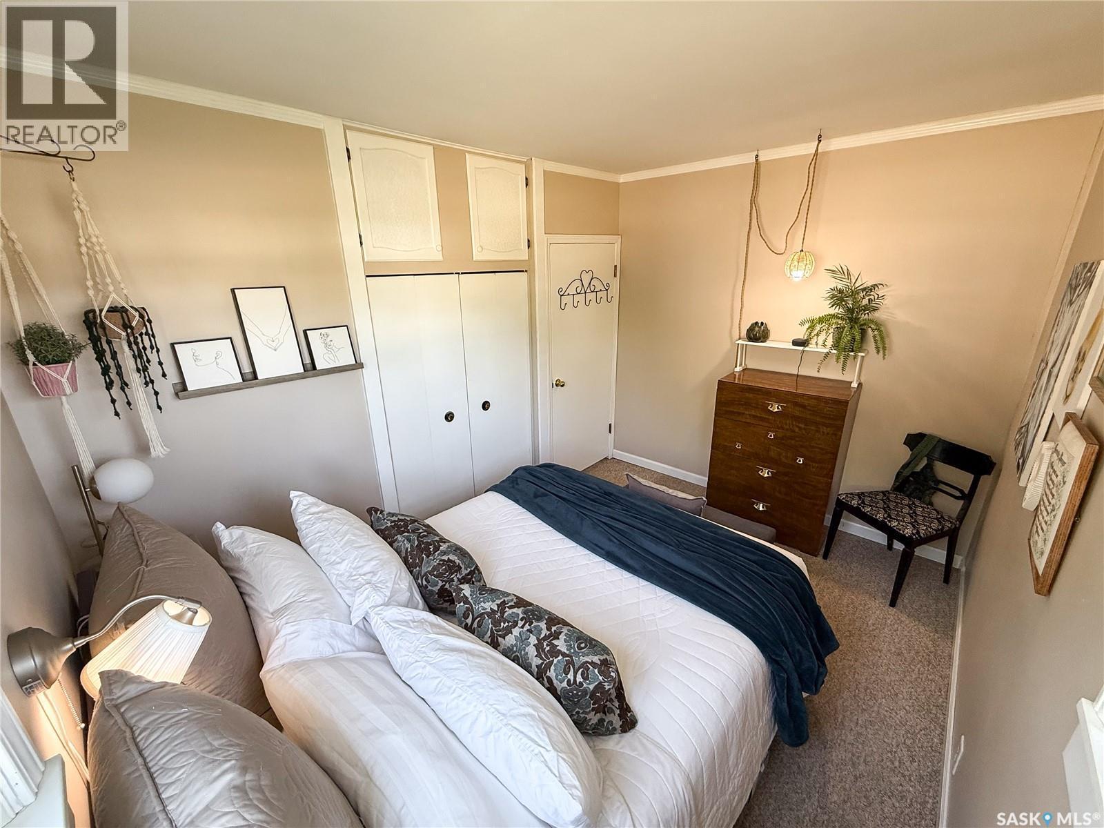 114 1St Street W, Frontier, SK - Indoor Photo Showing Bedroom