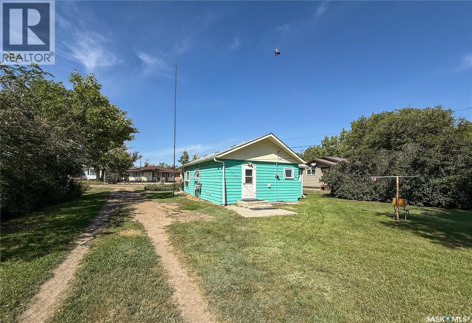 114 1St Street W, Frontier, SK - Outdoor