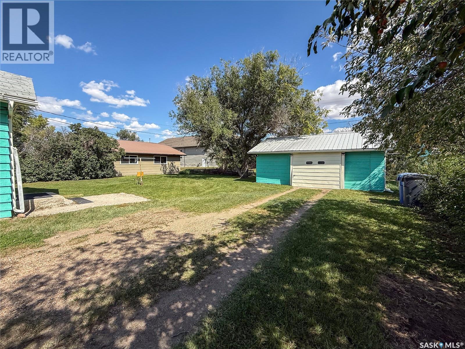 114 1St Street W, Frontier, SK - Outdoor