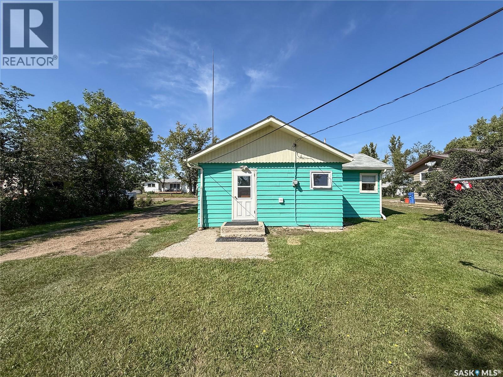 114 1St Street W, Frontier, SK - Outdoor