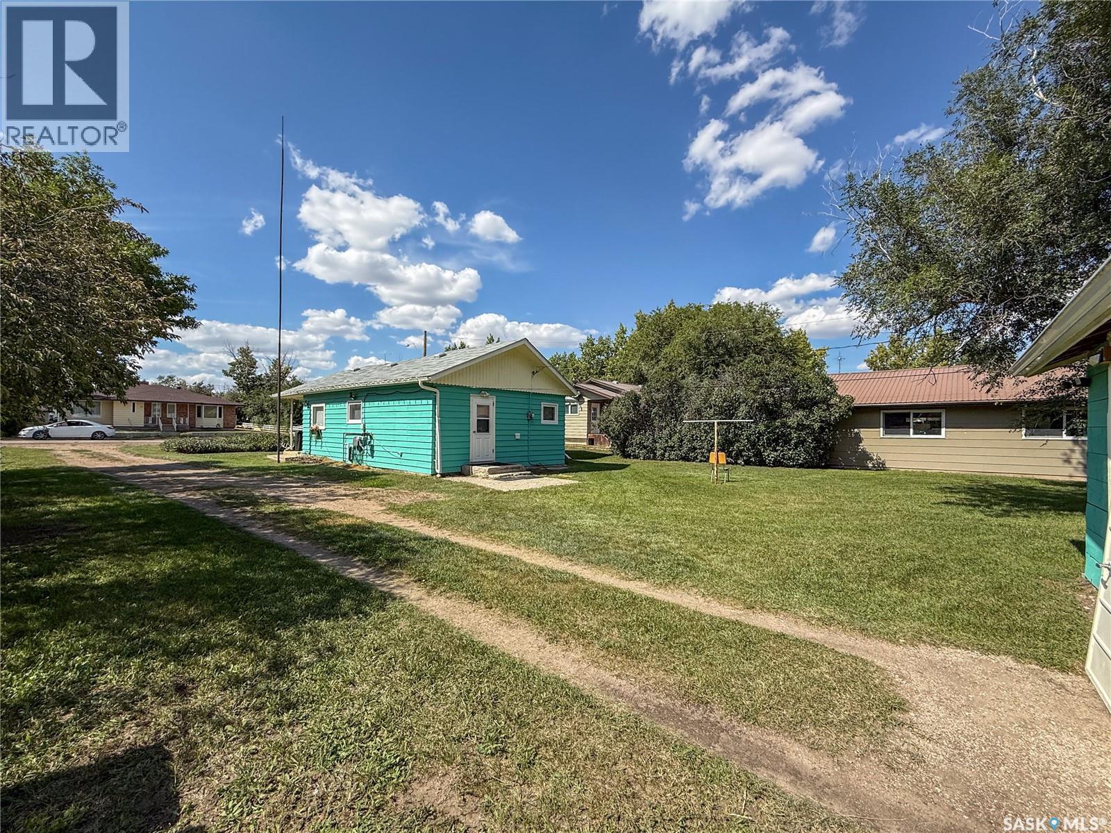 114 1St Street W, Frontier, SK - Outdoor