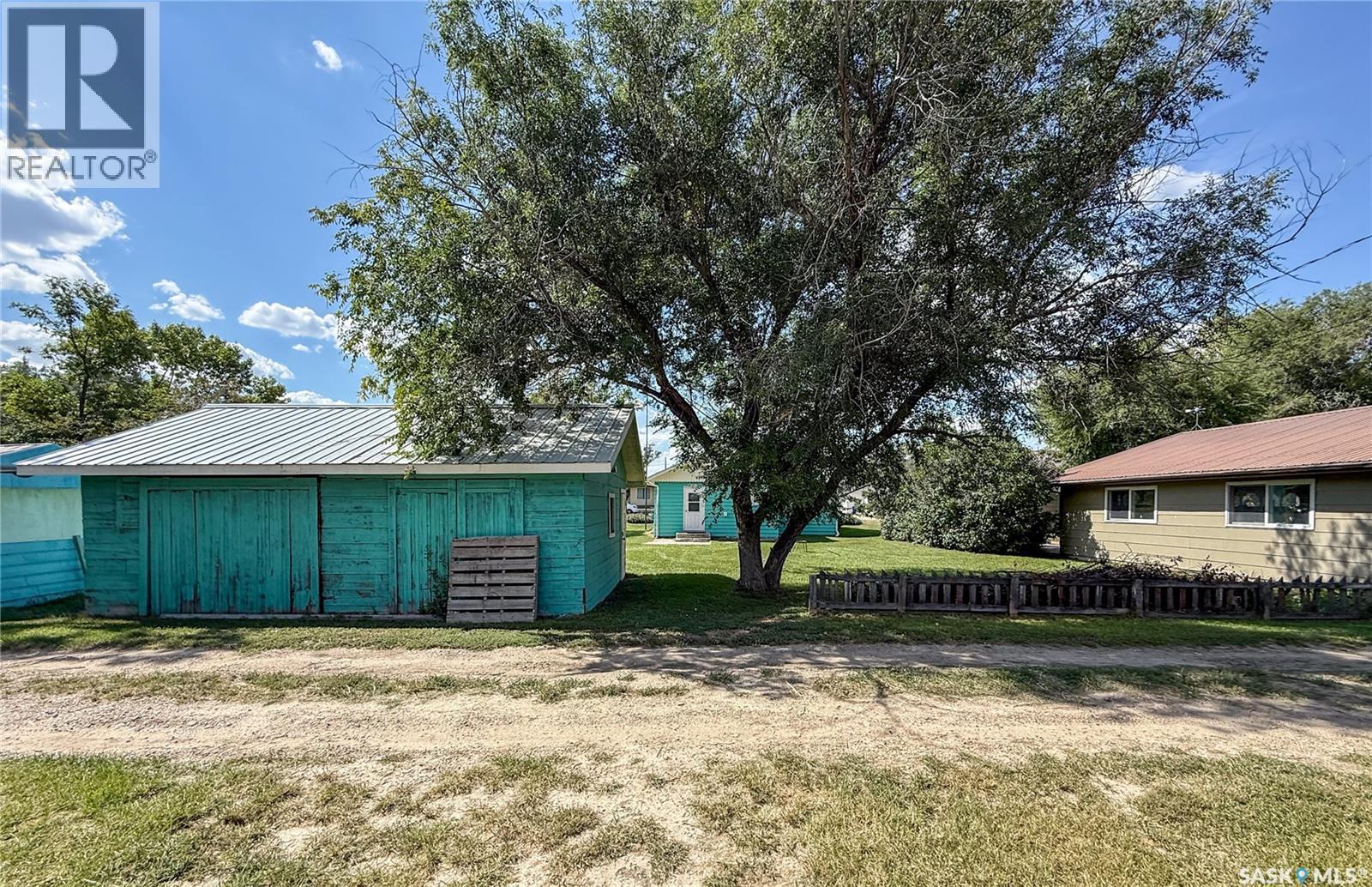 114 1St Street W, Frontier, SK - Outdoor