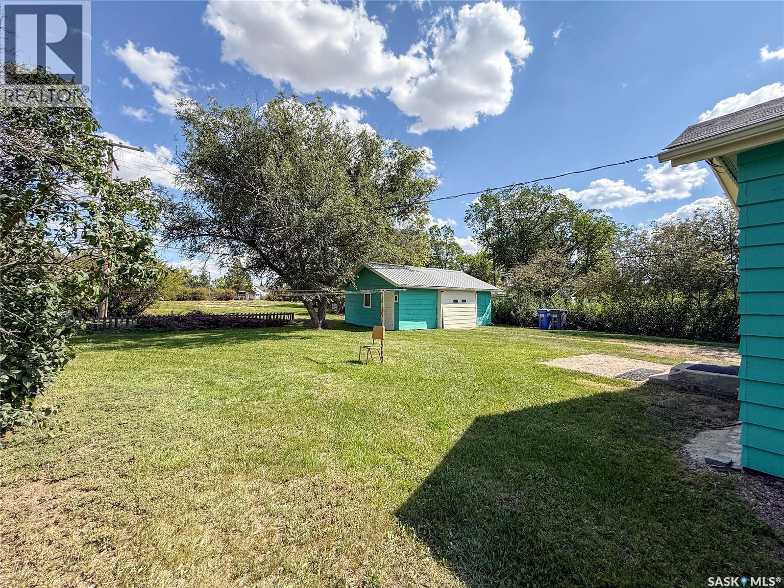 114 1St Street W, Frontier, SK - Outdoor