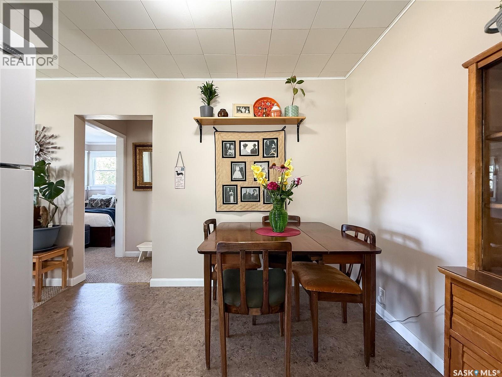 114 1St Street W, Frontier, SK - Indoor Photo Showing Dining Room