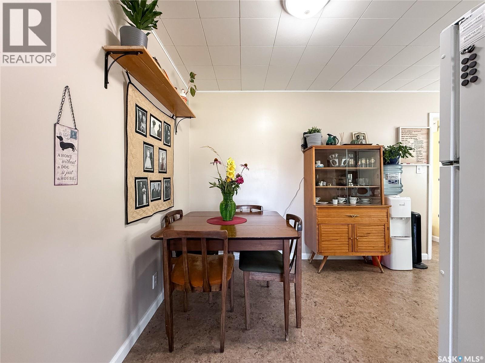 114 1St Street W, Frontier, SK - Indoor