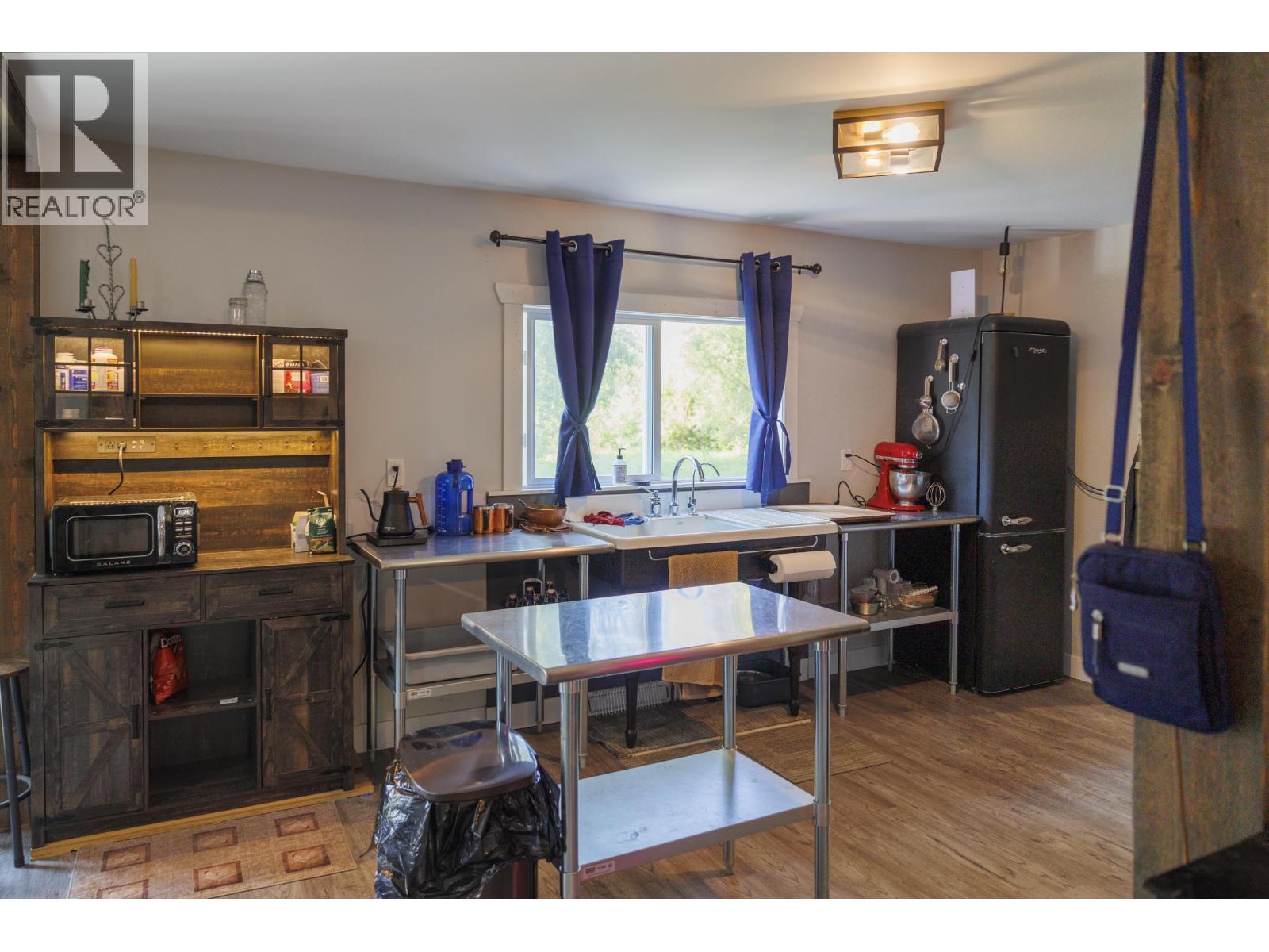 1890 Mountain View Road, Mcbride, BC - Indoor