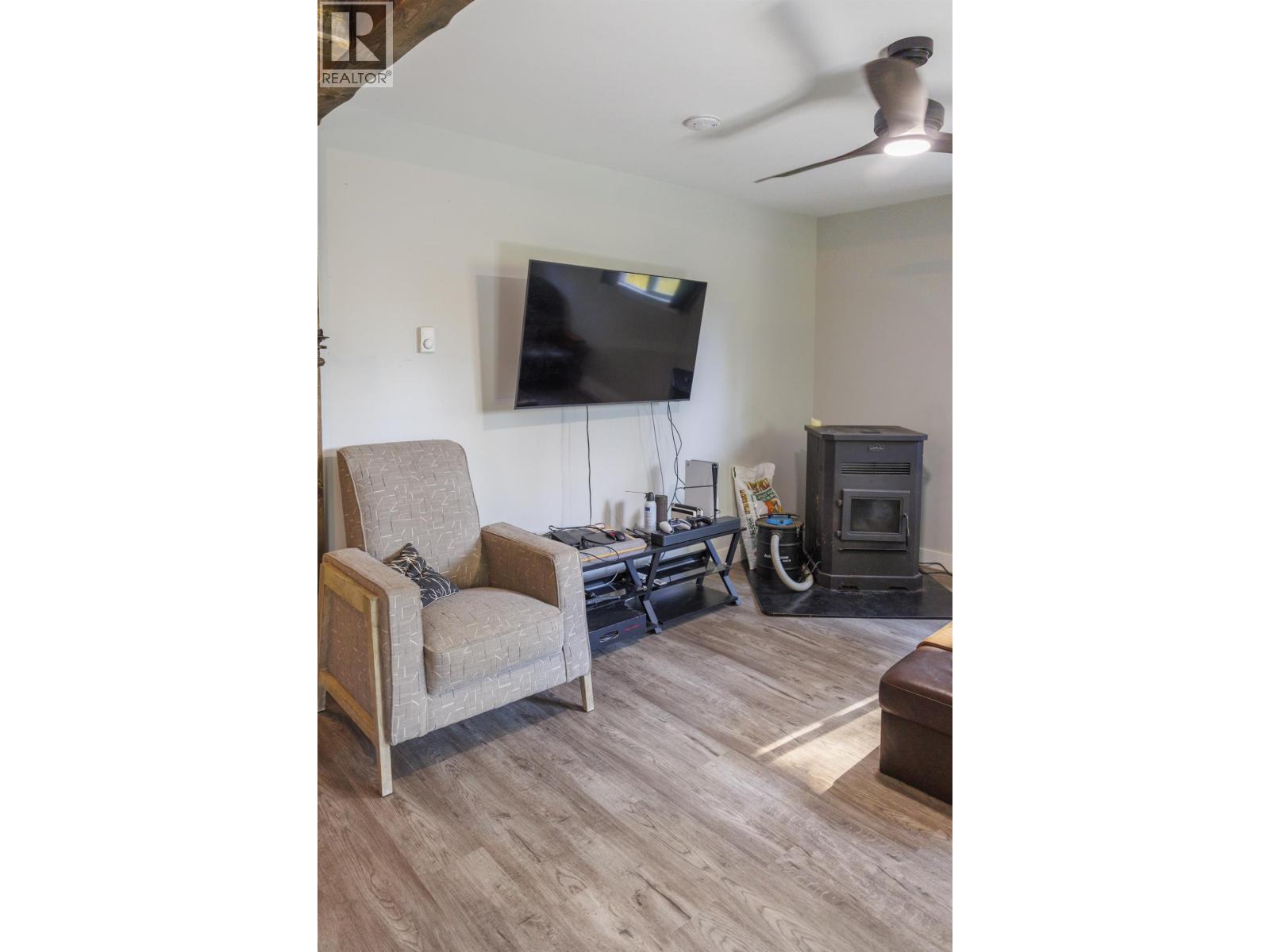 1890 Mountain View Road, Mcbride, BC - Indoor