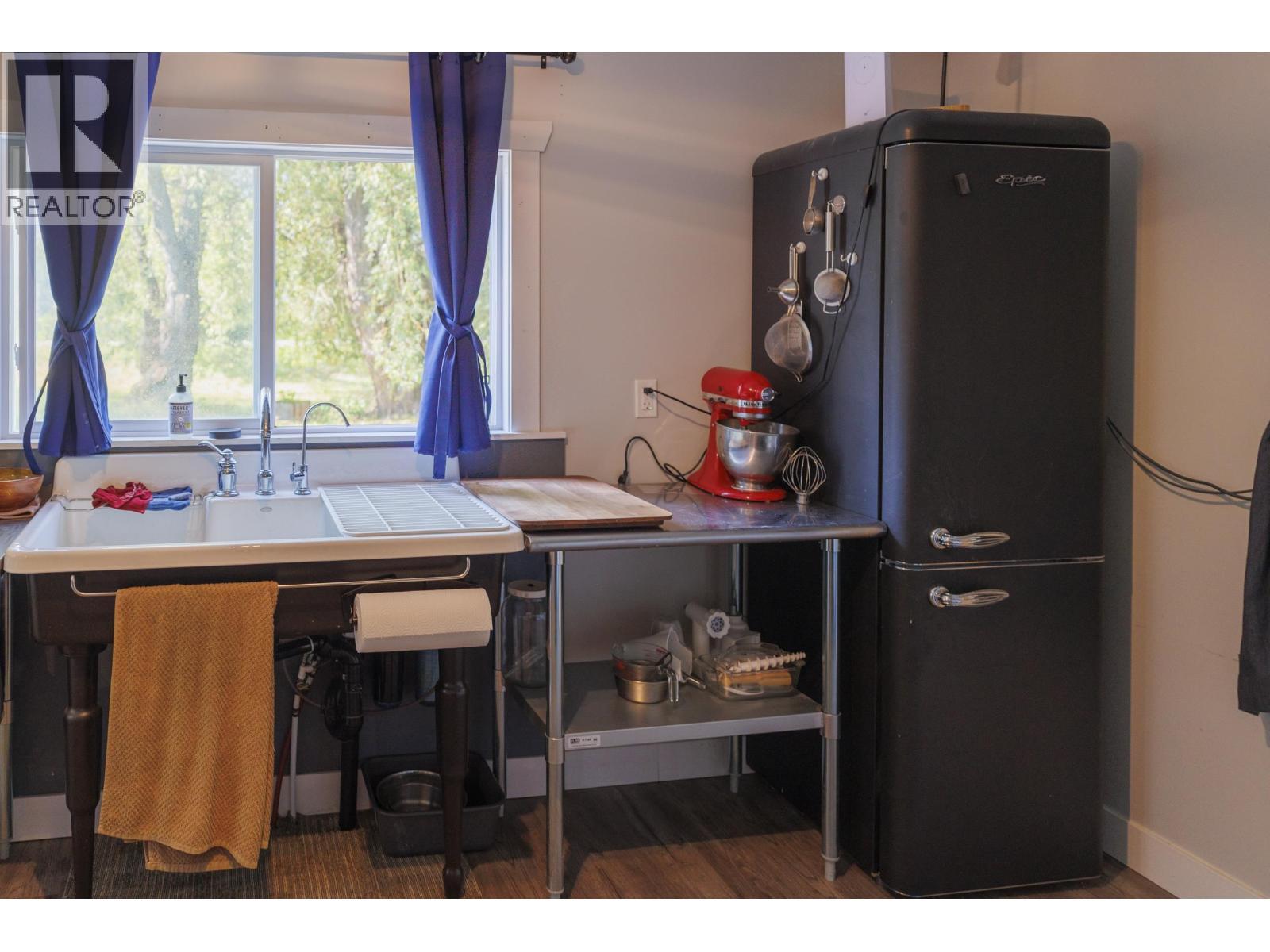 1890 Mountain View Road, Mcbride, BC - Indoor