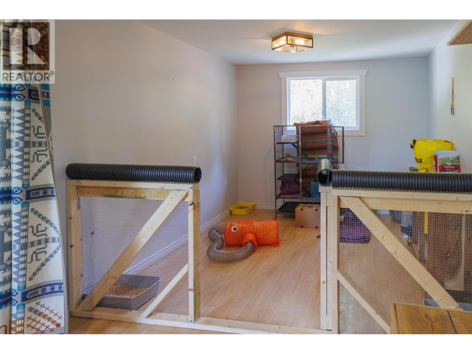 1890 Mountain View Road, Mcbride, BC - Indoor Photo Showing Other Room