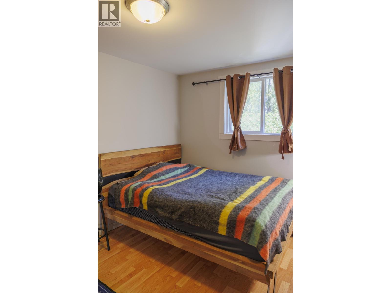 1890 Mountain View Road, Mcbride, BC - Indoor Photo Showing Bedroom