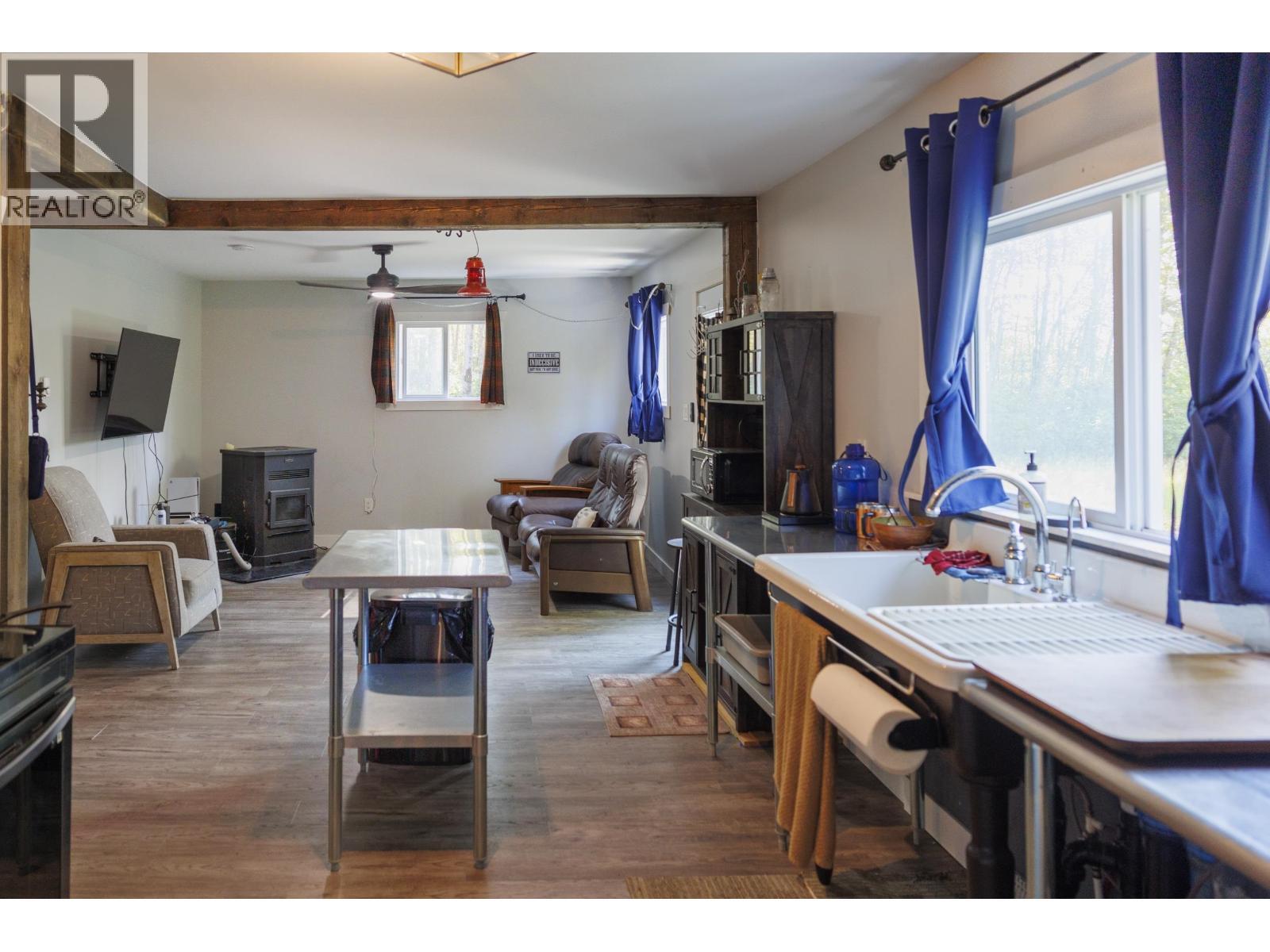 1890 Mountain View Road, Mcbride, BC - Indoor