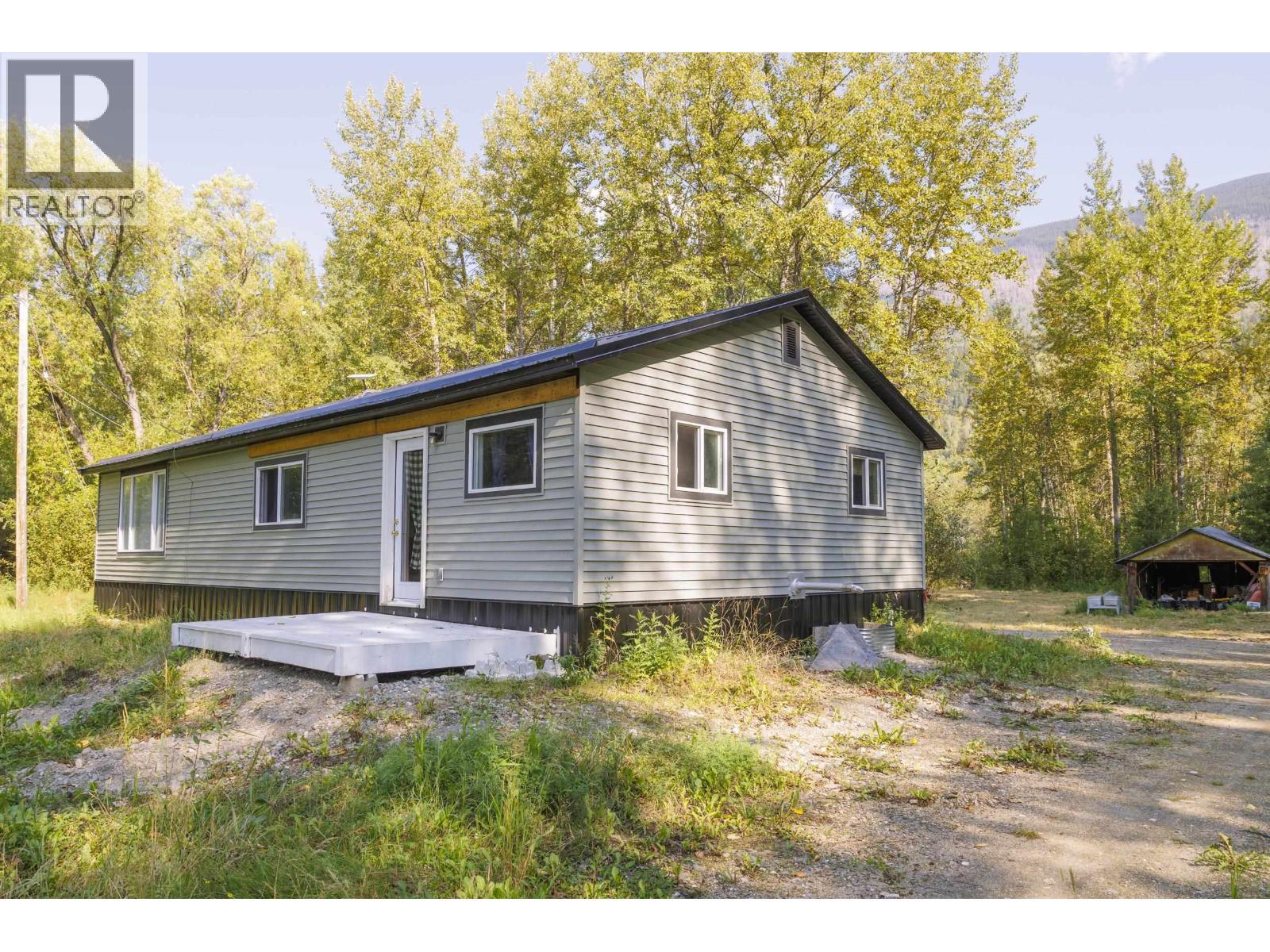 1890 Mountain View Road, Mcbride, BC - Outdoor