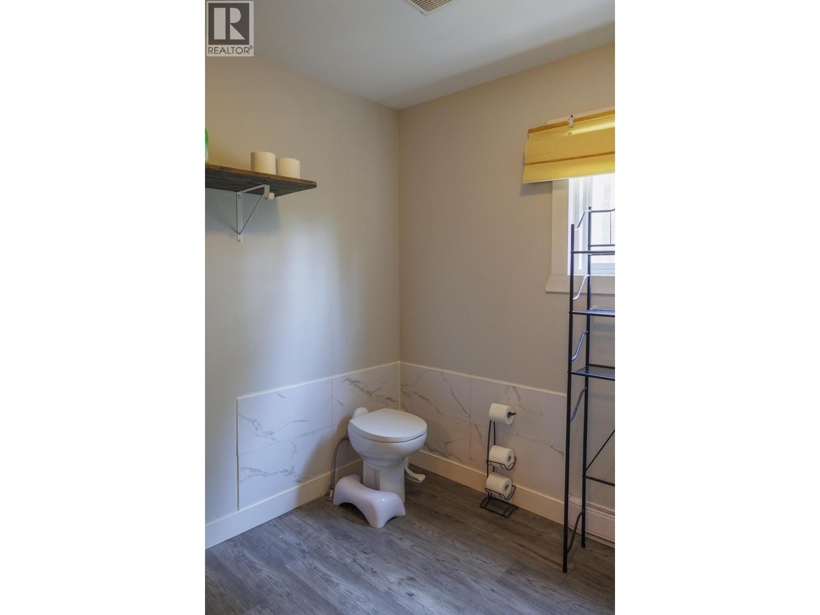 1890 Mountain View Road, Mcbride, BC - Indoor Photo Showing Bathroom
