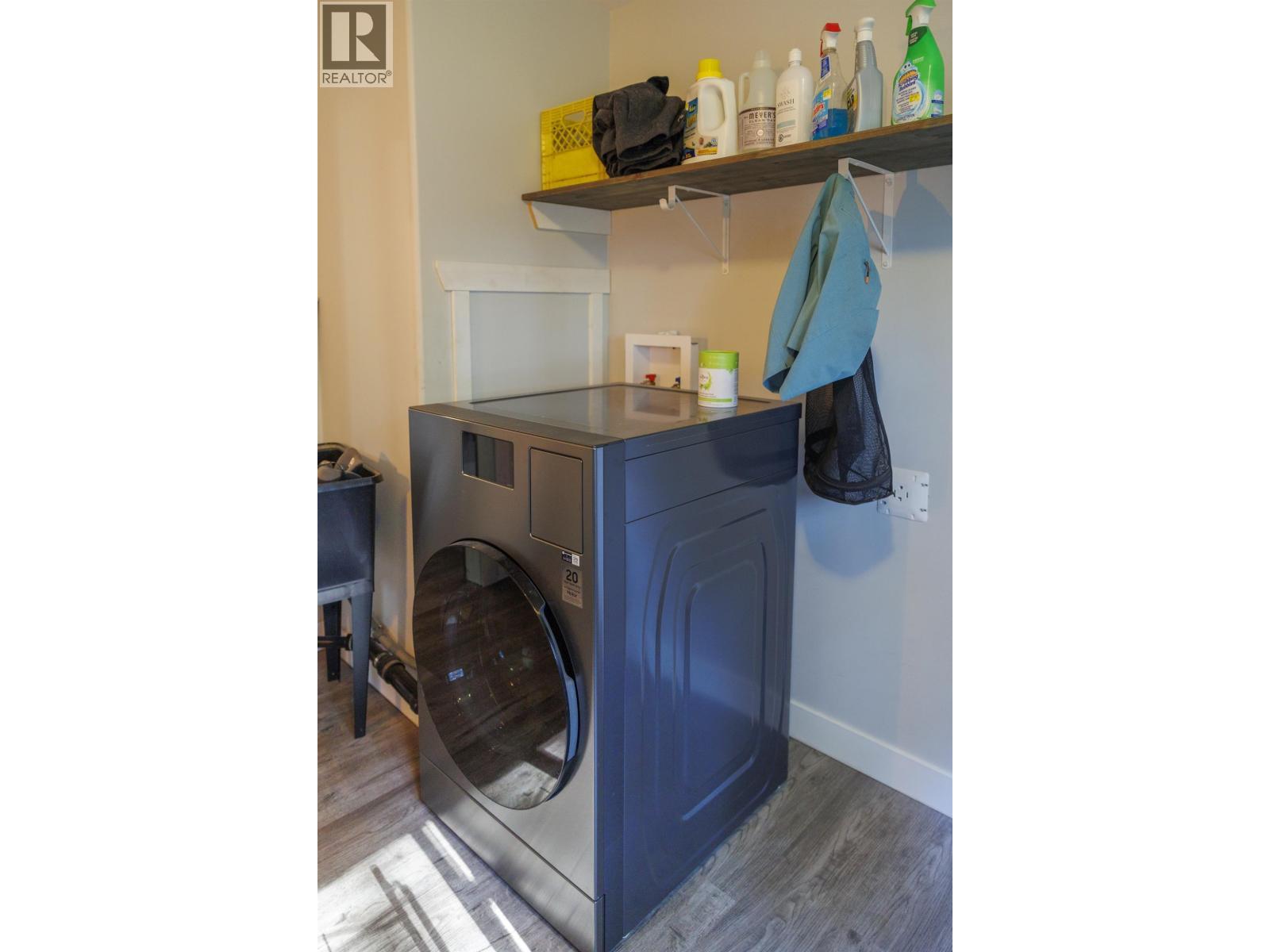 1890 Mountain View Road, Mcbride, BC - Indoor Photo Showing Laundry Room