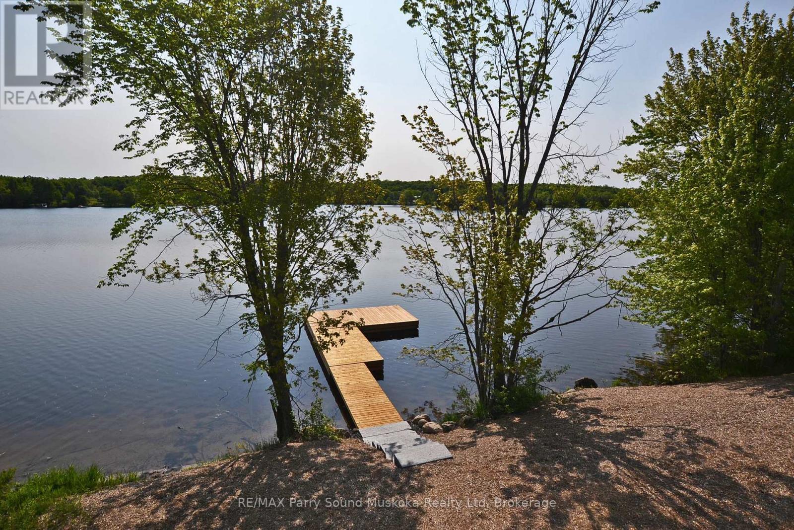 Excellent docking system - 49 Hardies Road, Mckellar, ON - Outdoor With Body Of Water With View