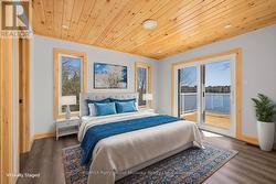 Primary bedroom w access to deck -