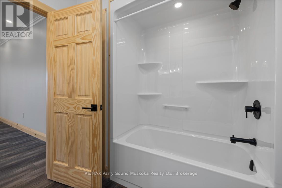 49 Hardies Road, Mckellar, ON - Indoor Photo Showing Bathroom