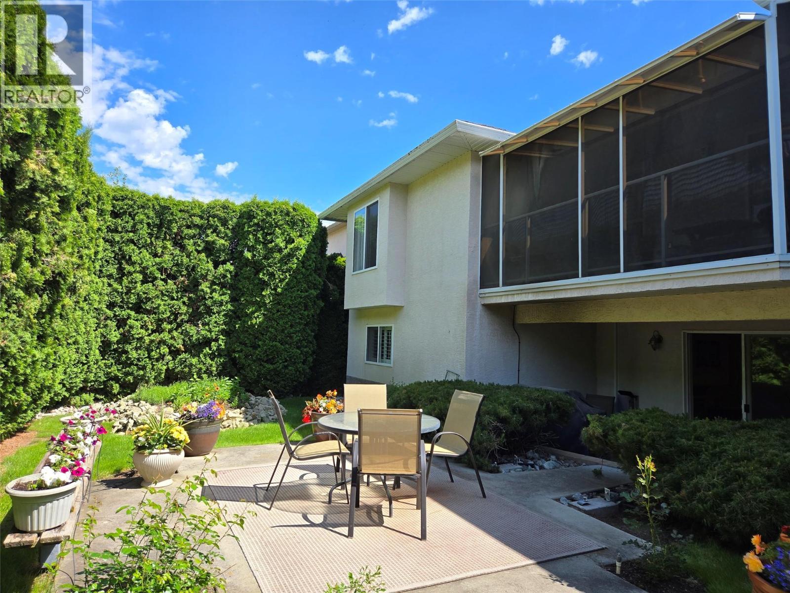 2524 Quail Lane, Kelowna, BC - Outdoor With Exterior