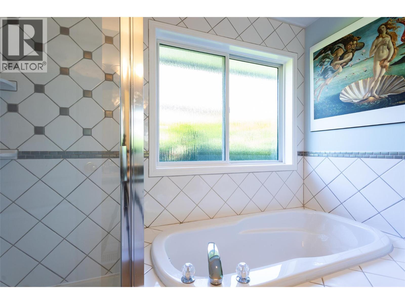 2524 Quail Lane, Kelowna, BC - Indoor Photo Showing Bathroom
