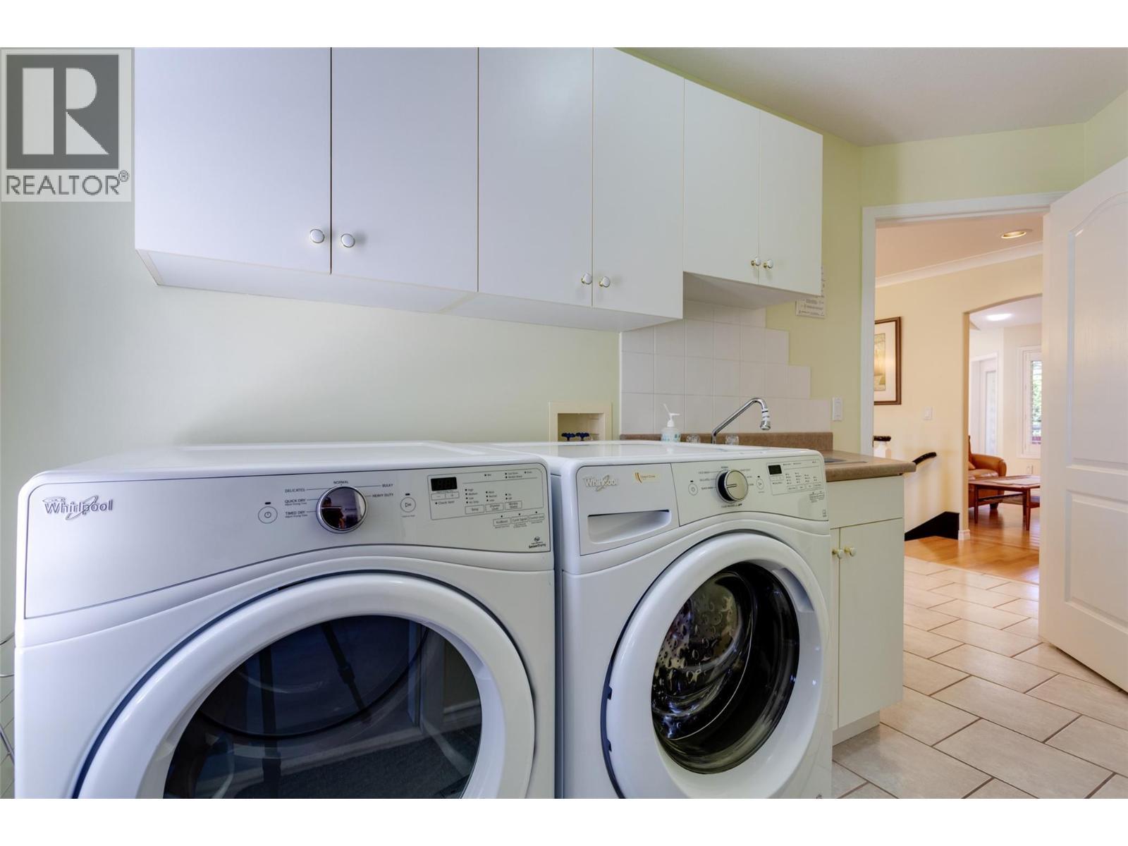2524 Quail Lane, Kelowna, BC - Indoor Photo Showing Laundry Room