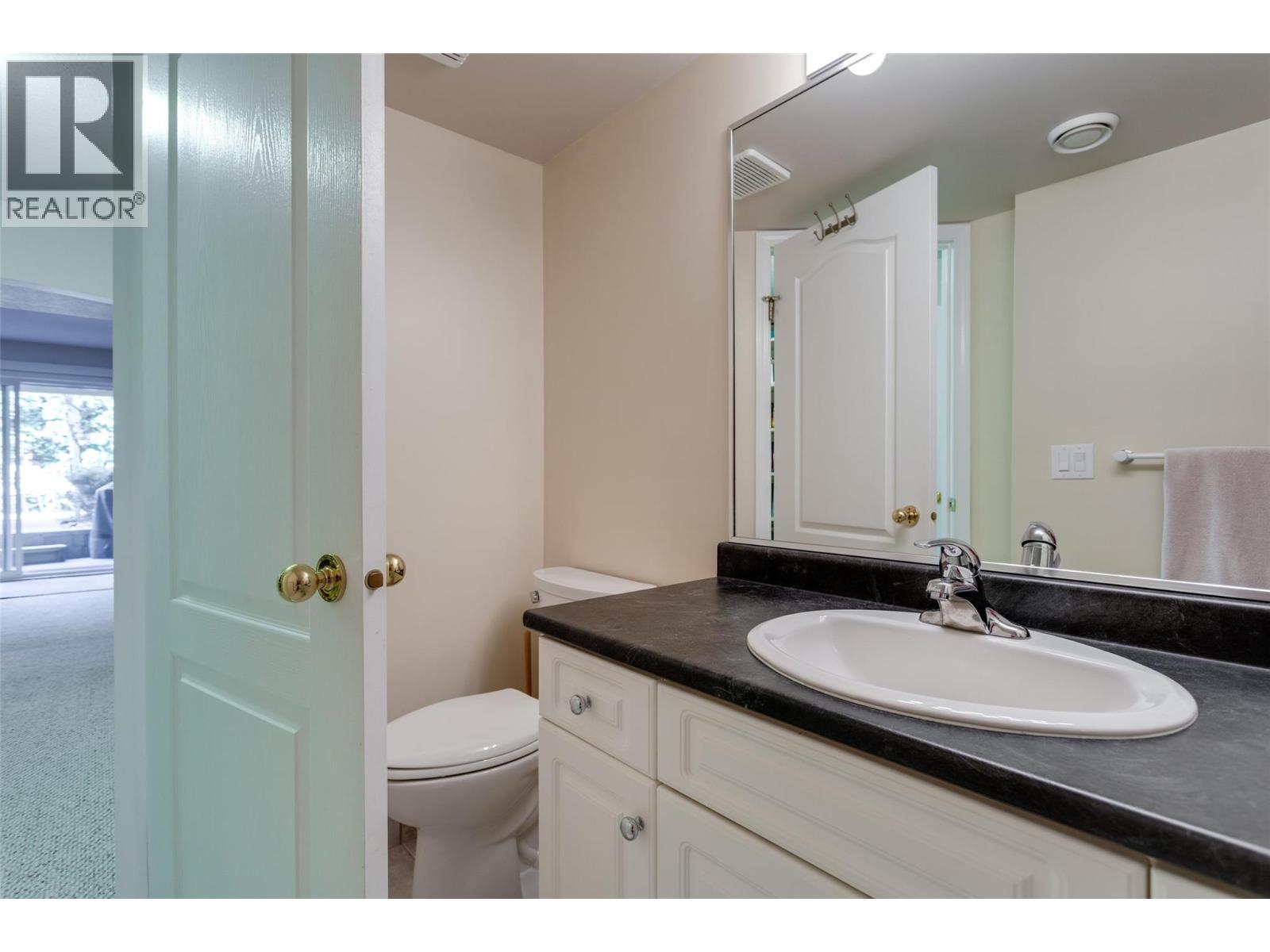2524 Quail Lane, Kelowna, BC - Indoor Photo Showing Bathroom