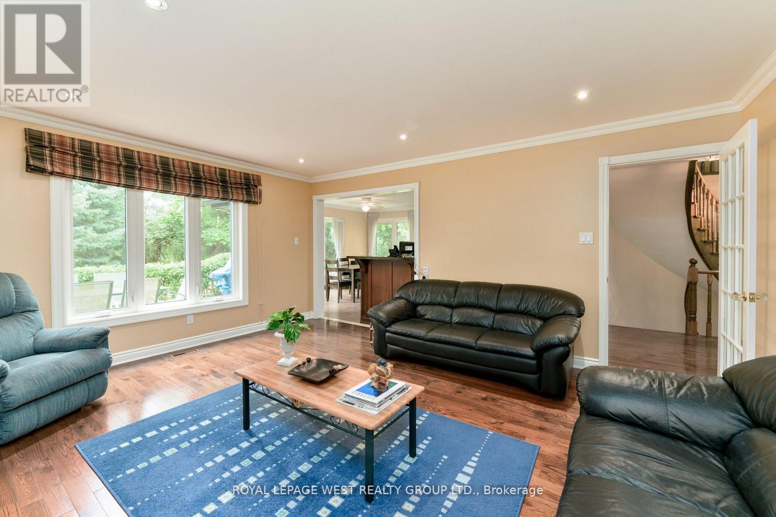 1745 Bridewell Court, Mississauga, ON - Indoor Photo Showing Living Room