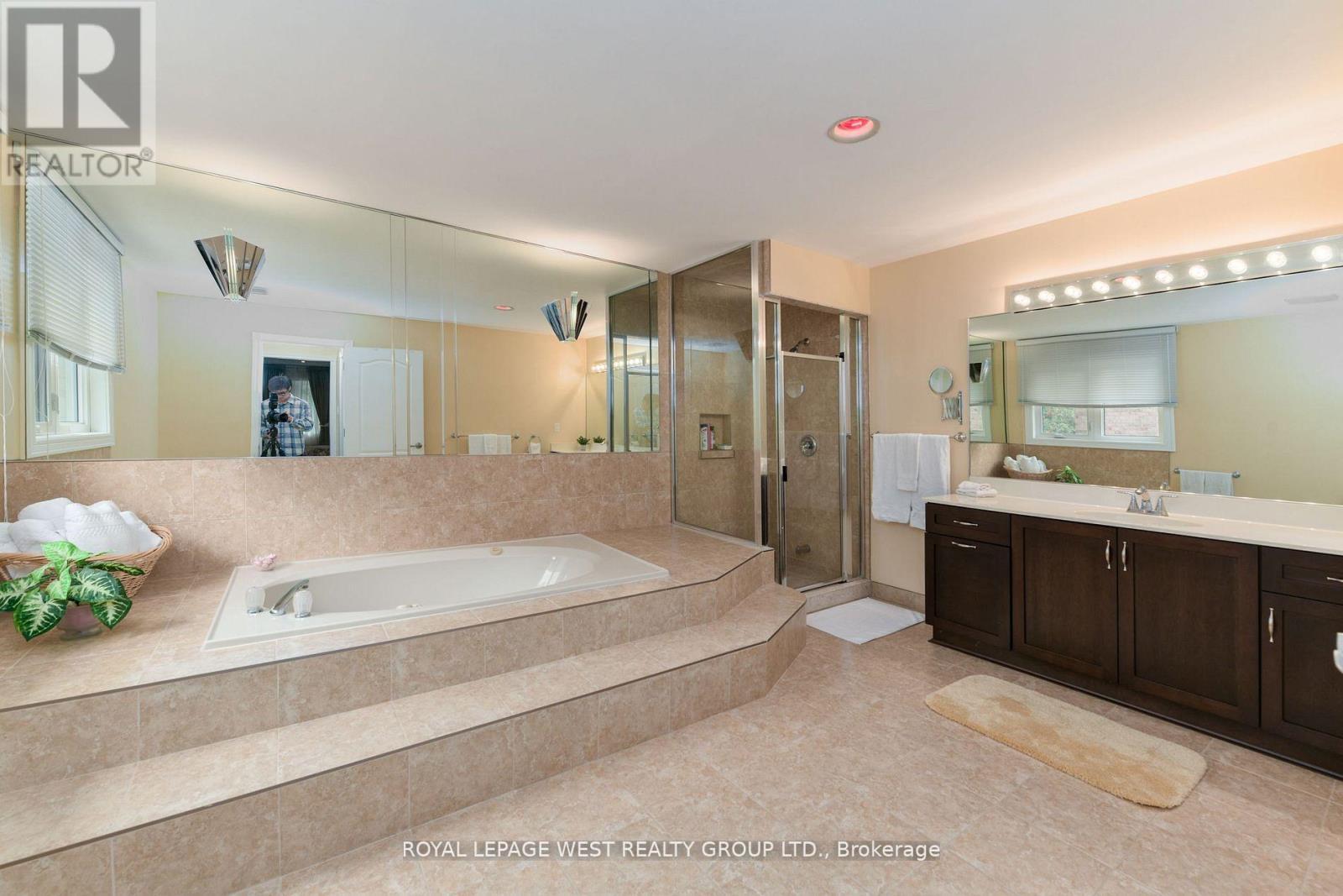 1745 Bridewell Court, Mississauga, ON - Indoor Photo Showing Bathroom