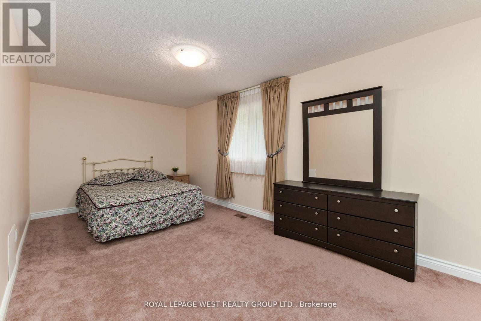 1745 Bridewell Court, Mississauga, ON - Indoor Photo Showing Bedroom