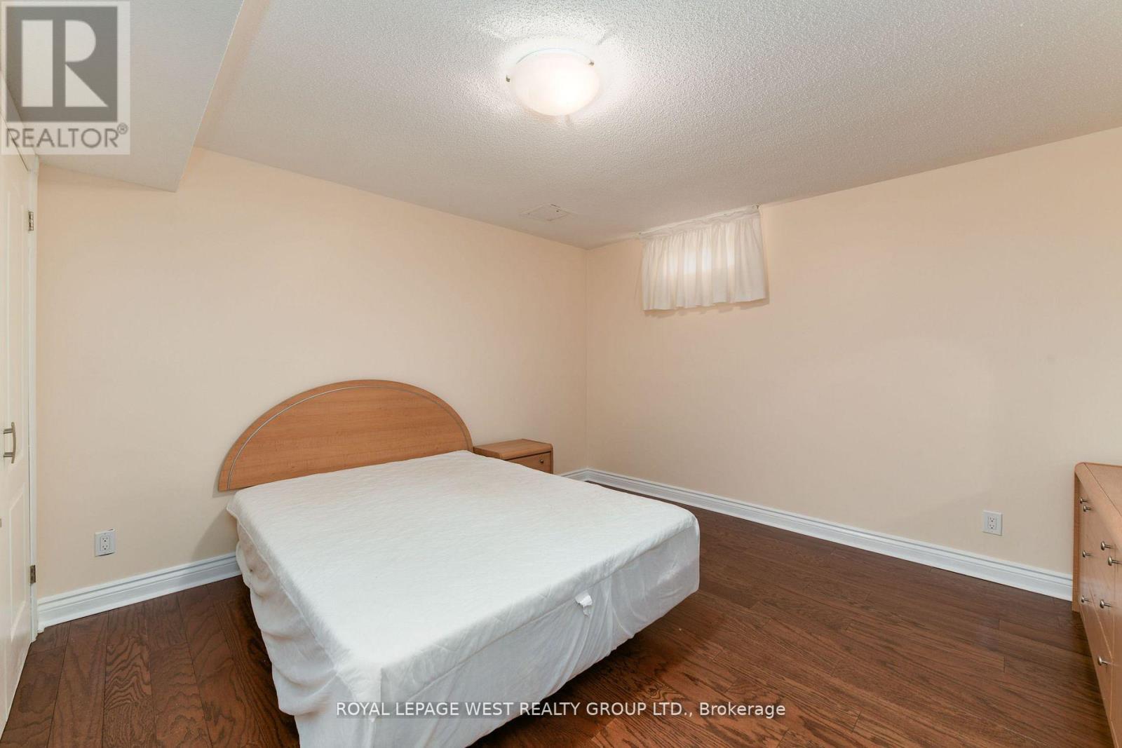 1745 Bridewell Court, Mississauga, ON - Indoor Photo Showing Bedroom
