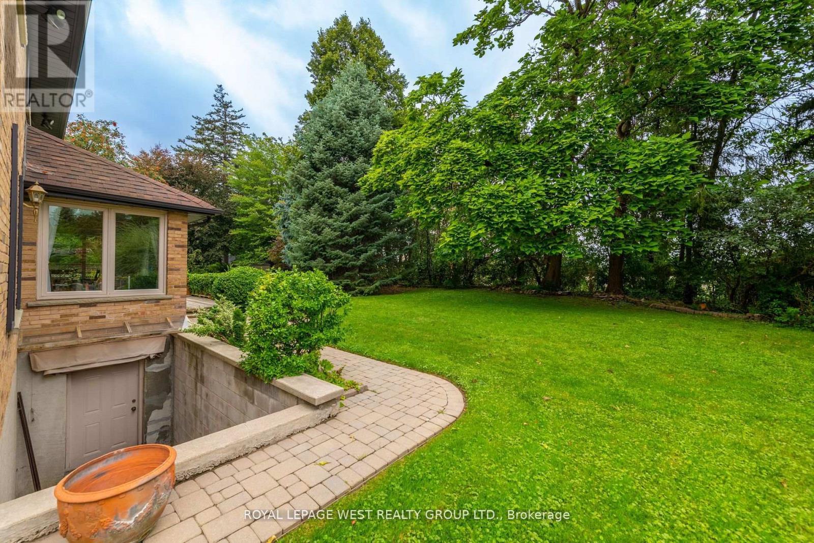 1745 Bridewell Court, Mississauga, ON - Outdoor With Backyard