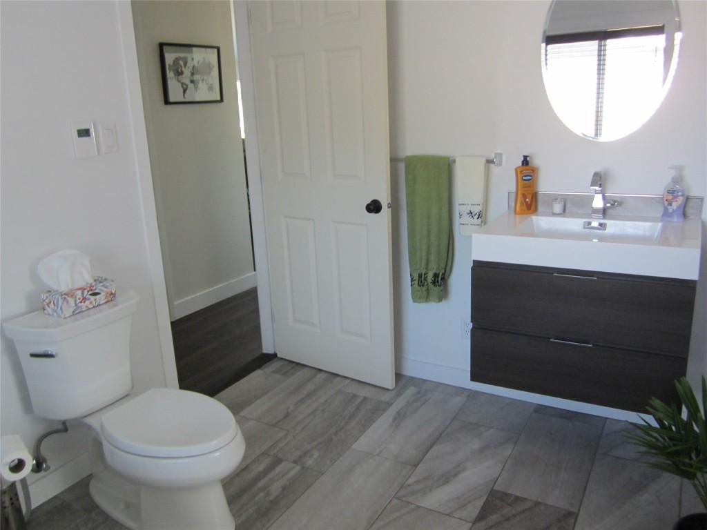 156 Mcculloch Drive, Penticton, BC - Indoor Photo Showing Bathroom