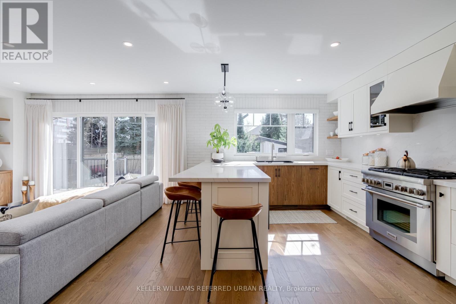 12 Wesley Avenue, Mississauga, ON - Indoor Photo Showing Other Room