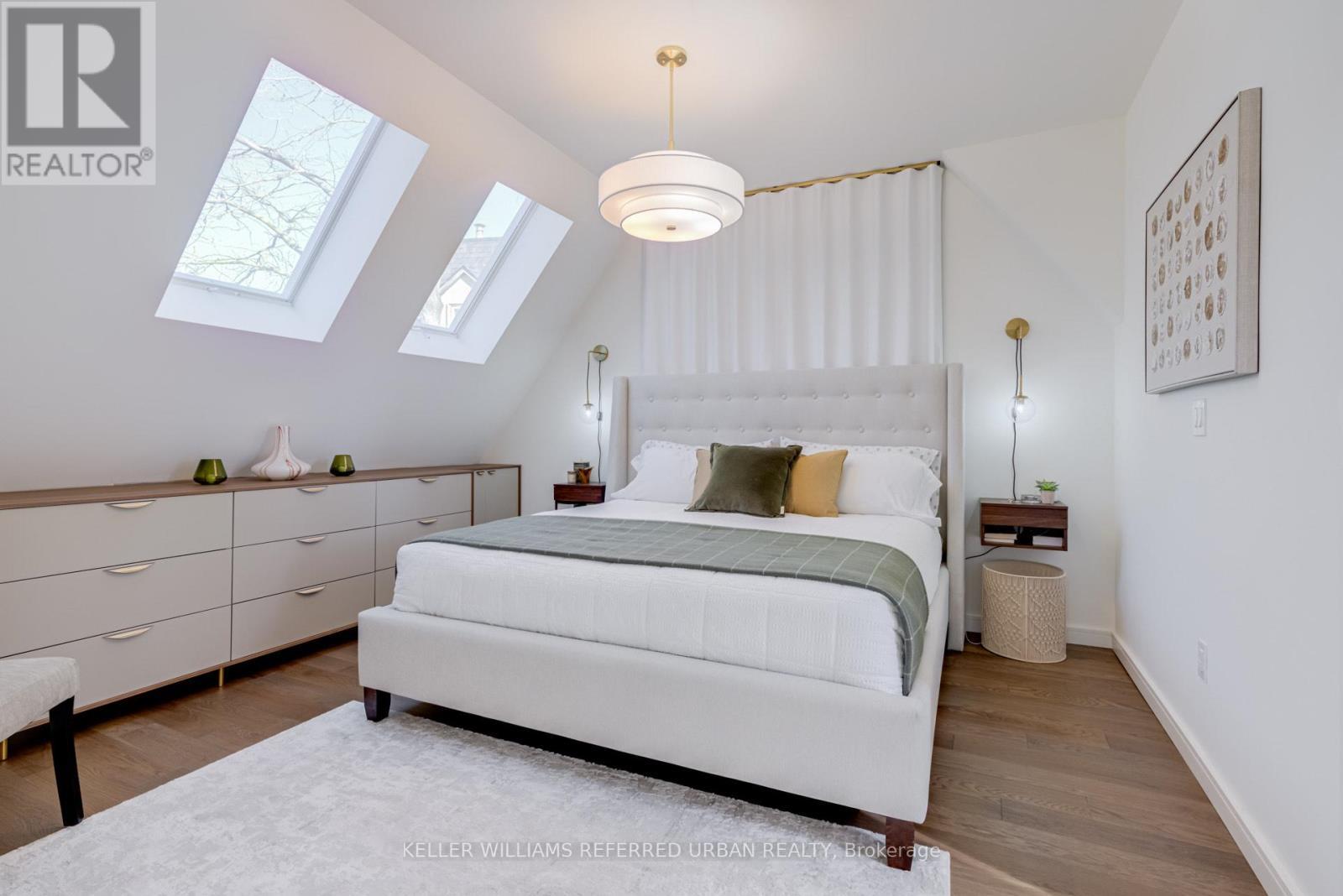 12 Wesley Avenue, Mississauga, ON - Indoor Photo Showing Bedroom