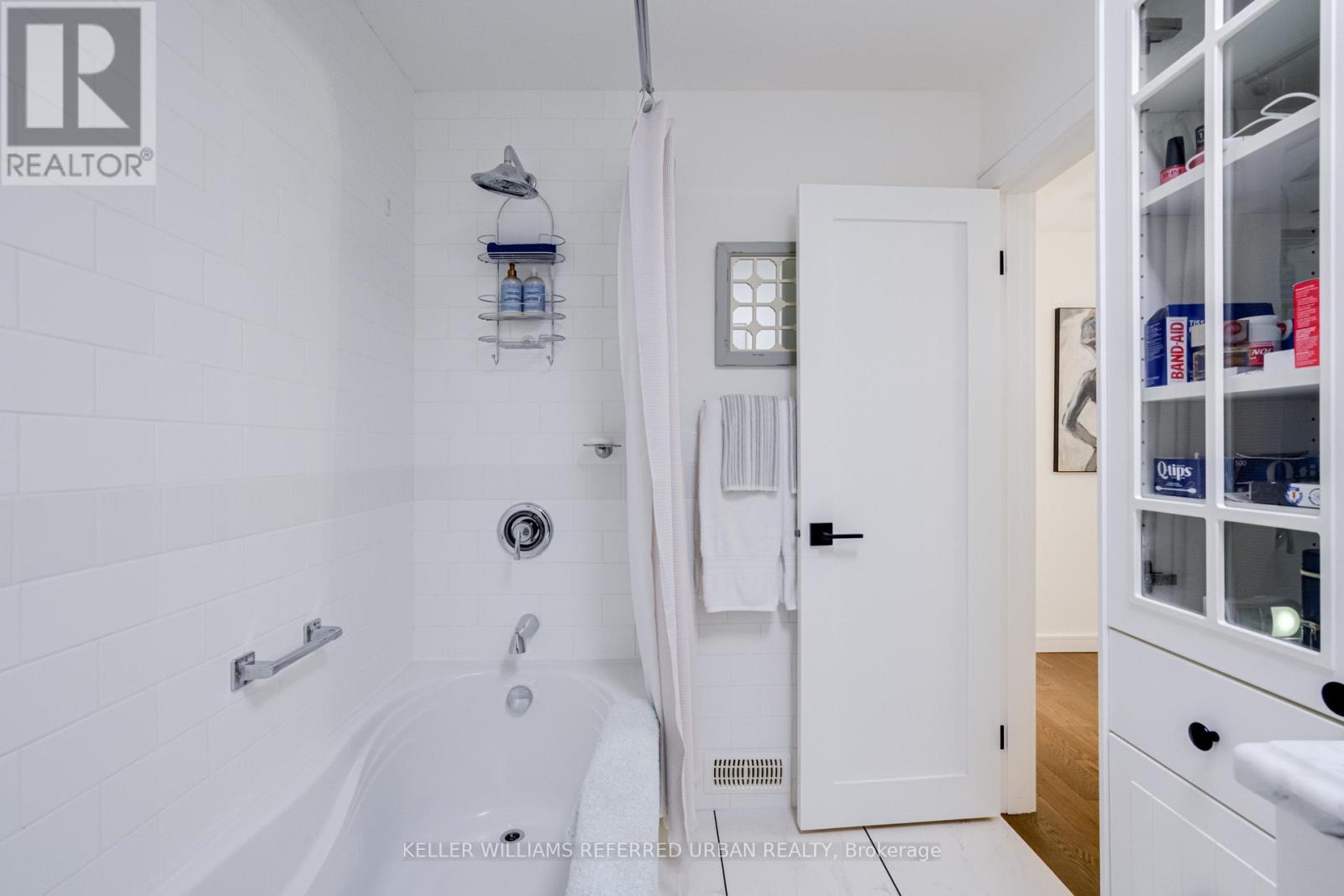 12 Wesley Avenue, Mississauga, ON - Indoor