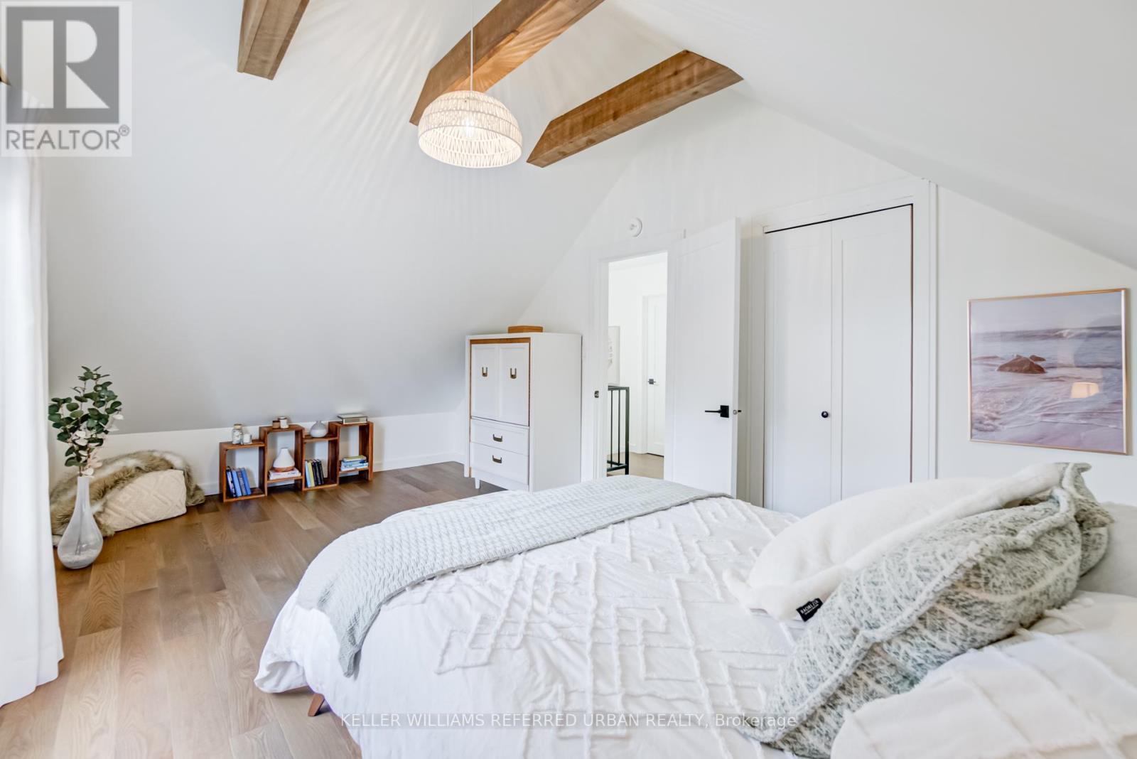 12 Wesley Avenue, Mississauga, ON - Indoor Photo Showing Bedroom