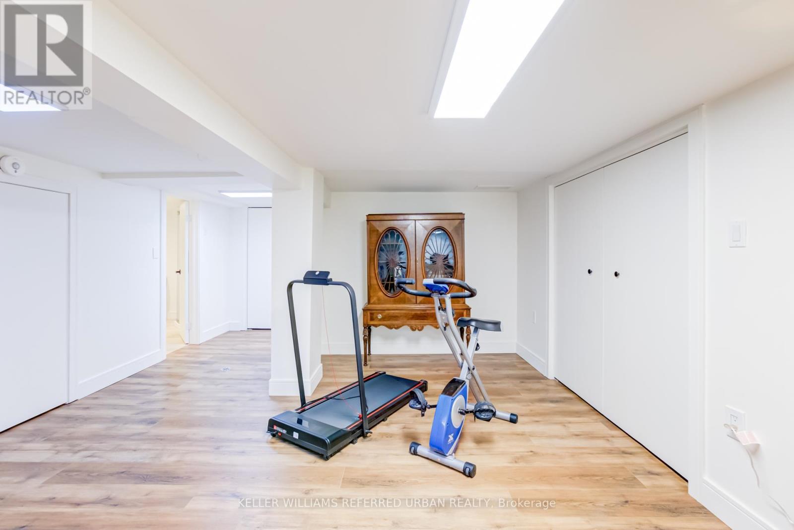 12 Wesley Avenue, Mississauga, ON - Indoor Photo Showing Gym Room