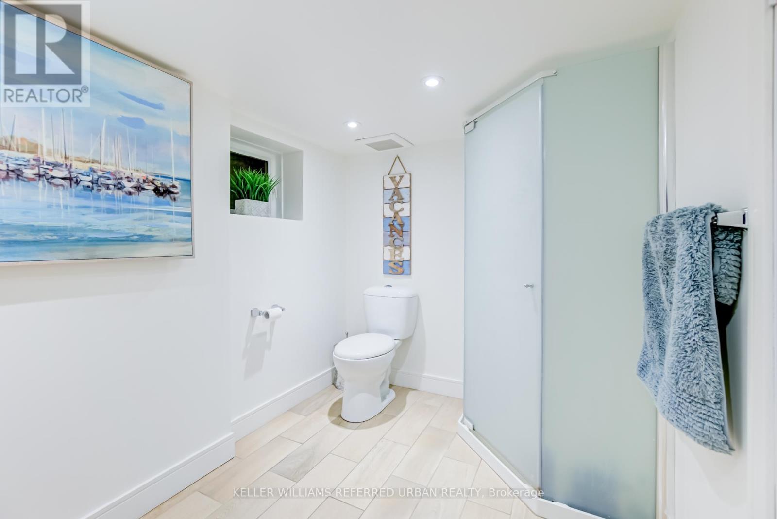 12 Wesley Avenue, Mississauga, ON - Indoor Photo Showing Bathroom