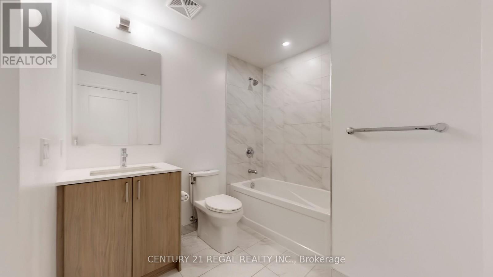 314 - 50 George Butchart Drive, Toronto, ON - Indoor Photo Showing Bathroom