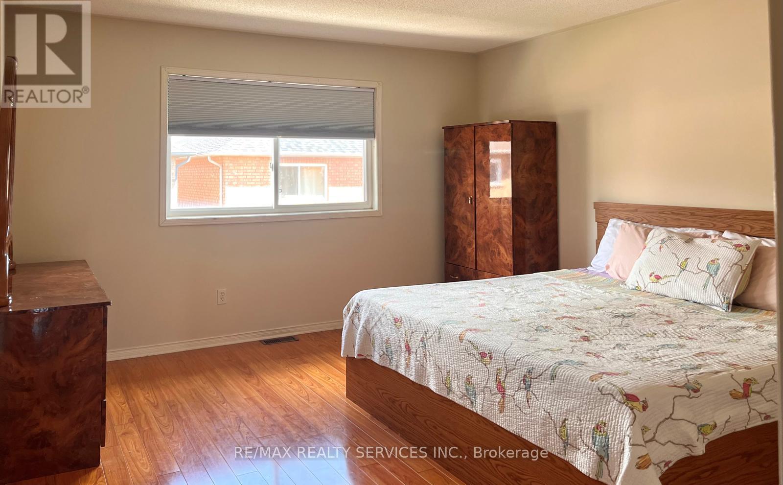 94 Four Seasons Circle, Brampton, ON - Indoor Photo Showing Bedroom