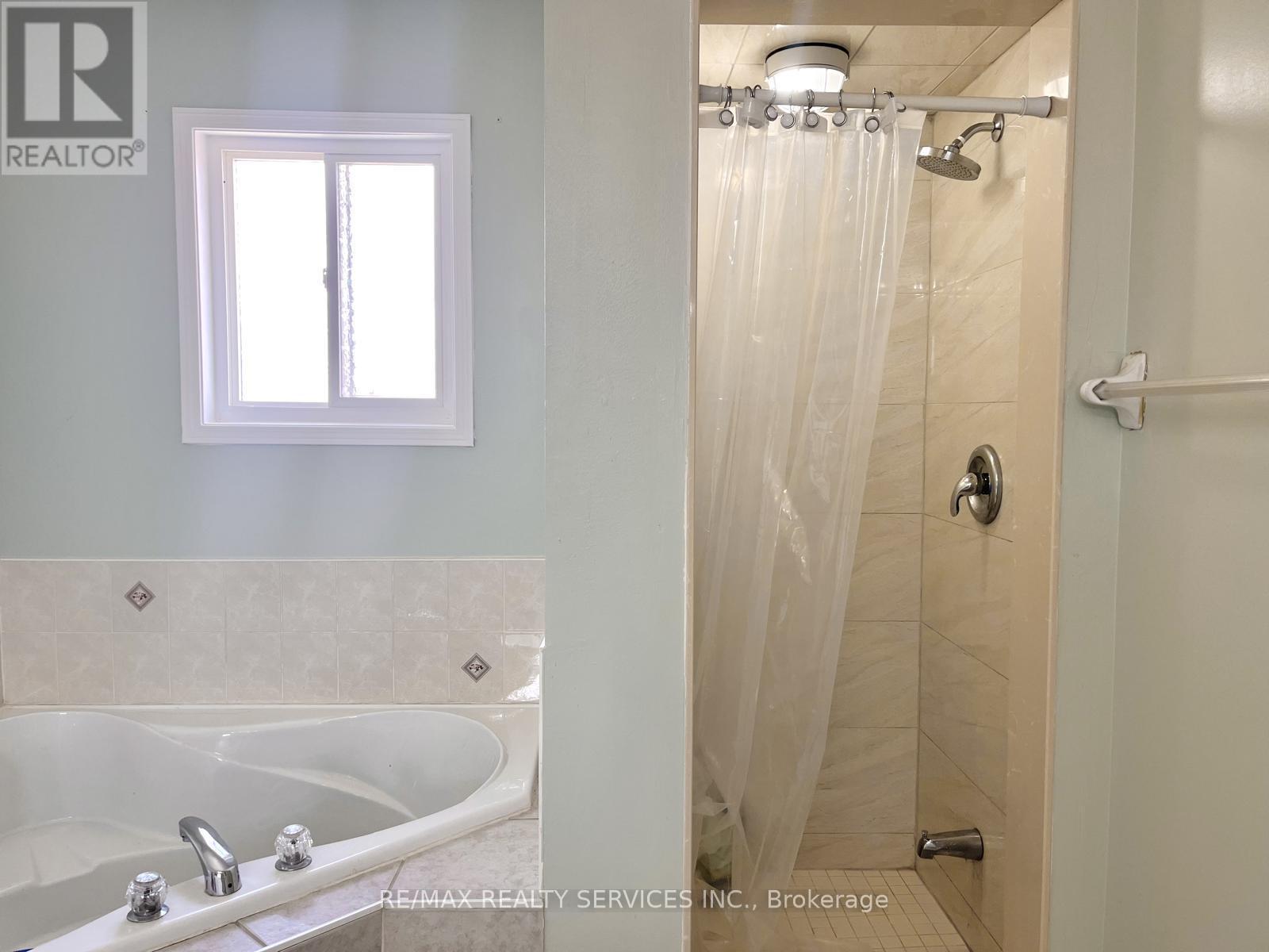 94 Four Seasons Circle, Brampton, ON - Indoor Photo Showing Bathroom