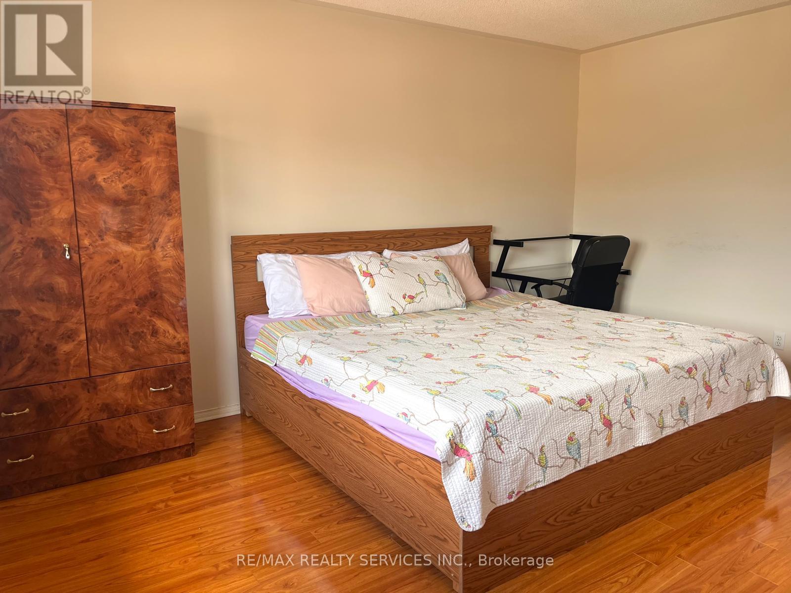 94 Four Seasons Circle, Brampton, ON - Indoor Photo Showing Bedroom