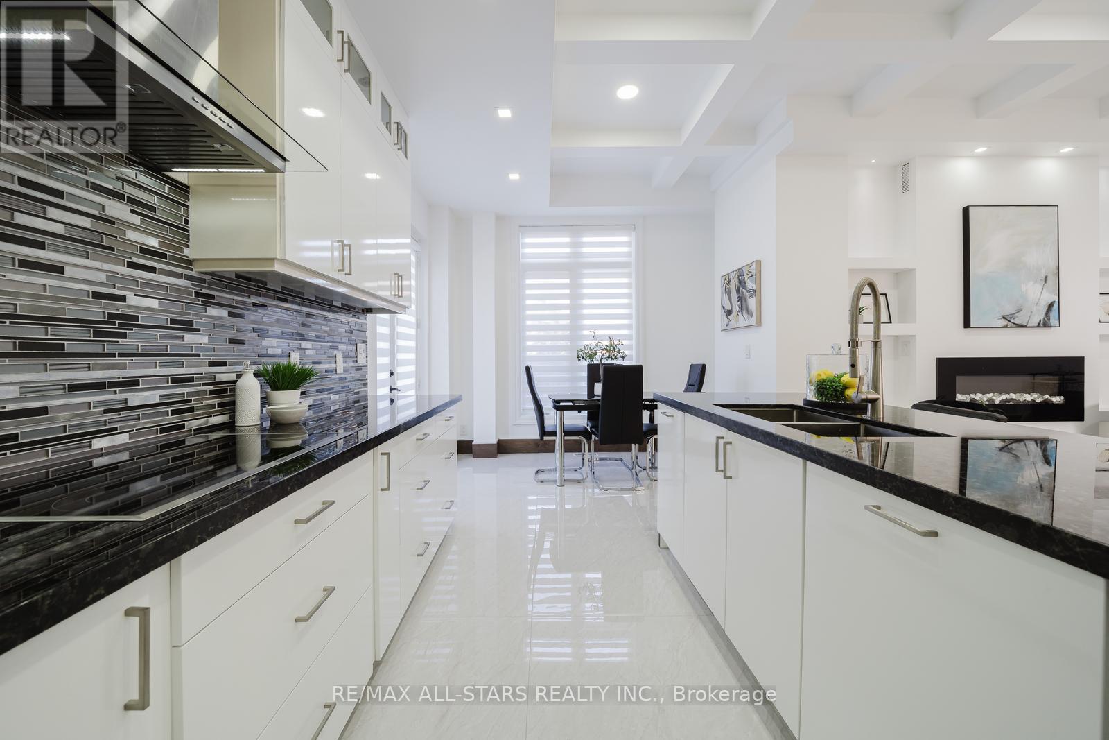 26 Lancer Drive, Vaughan, ON - Indoor Photo Showing Kitchen With Double Sink With Upgraded Kitchen